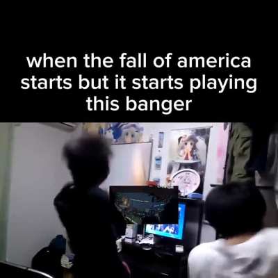 THE TITANIC SINKS IN PANIC