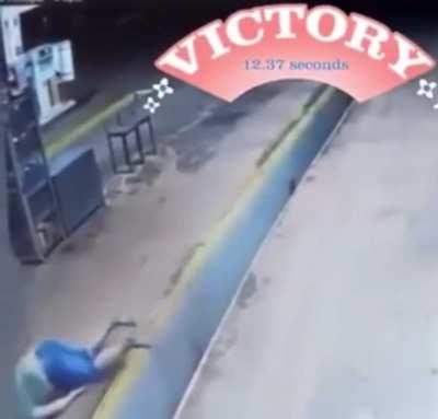 Да нахрен мне тот шлем?! Я ж аккуратно езжу!