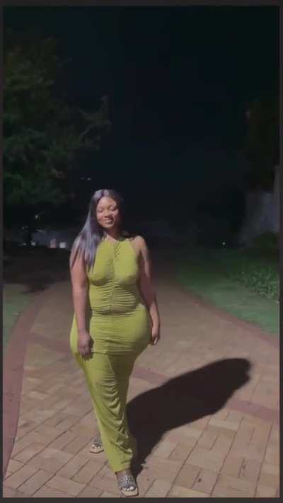 thick and pretty 😍 [Zenani]