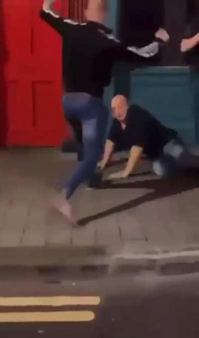 kick ends street fight