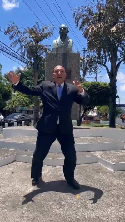 El político latino menos cringe