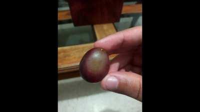 Ayer estaba comiendo uvas y me salio la uva definitiva
