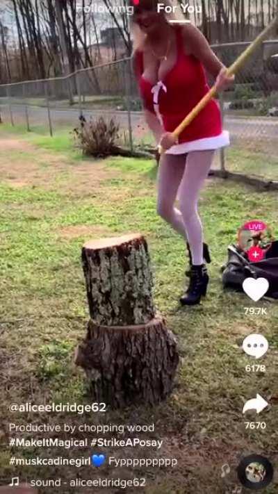 dasha showing phoebe bridgers how it's really done