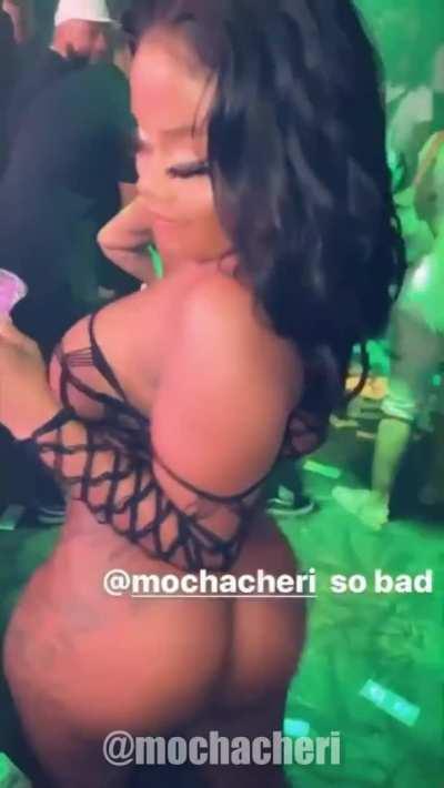 A couple of baddies in the club