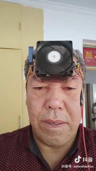 Chinese man with fever installs CPU cooler