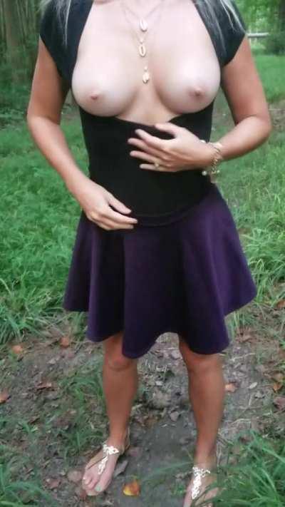 Since you liked my outdoor (f)lashing so much last time, here you go. Enjoy!!!😘