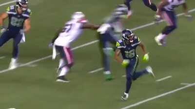 Can we talk about the play design from the huddle having Lockett hide behind Russ to have Swain wide open I found this absolutely hilarious