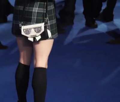 Maisie Williams in this outfit tho!