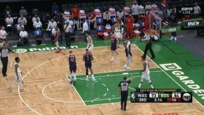 [Highlight] Bertans dies for an entire possession