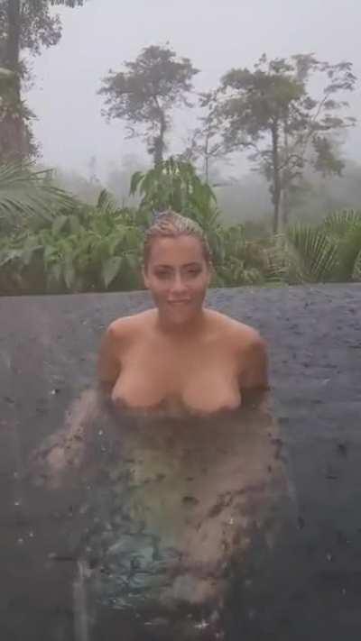 I'd rather be under other kind of rain 💦😈😋