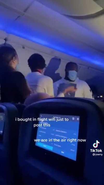 Woman Announces To Plane She is Nice to Look At; Is Escorted Off