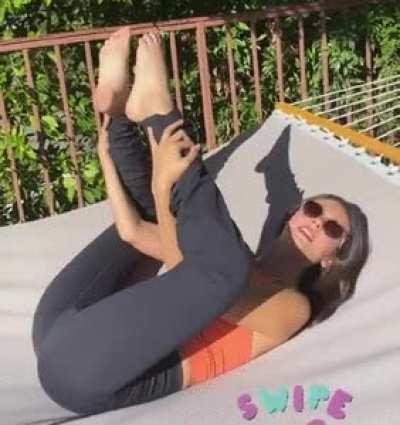 She's knows what she's do8ng for the camrea