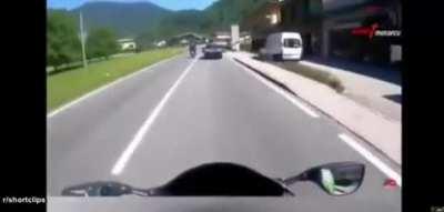Road raging biker attacks a car and gets a lesson in physics