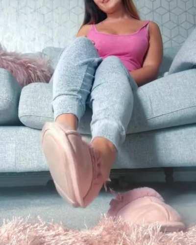 Let me tease you with my slippers ...😇