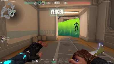 Probably the luckiest play i've ever seen in 1 year of Valorant