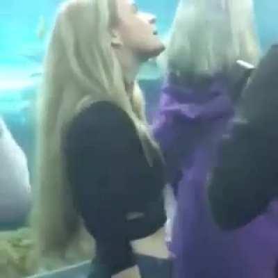 Influencer in an aquarium