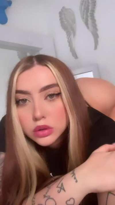 My pussy is so tight 🍑