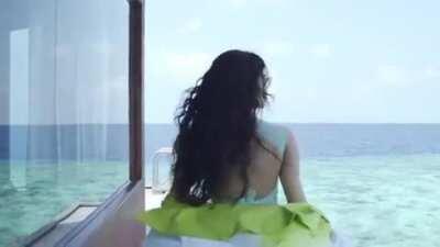 A clear view of tattoo of Karthik's name on Janhvi's arm [Deleted video from Insta]