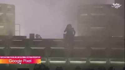 Carti performing “location” (2023)