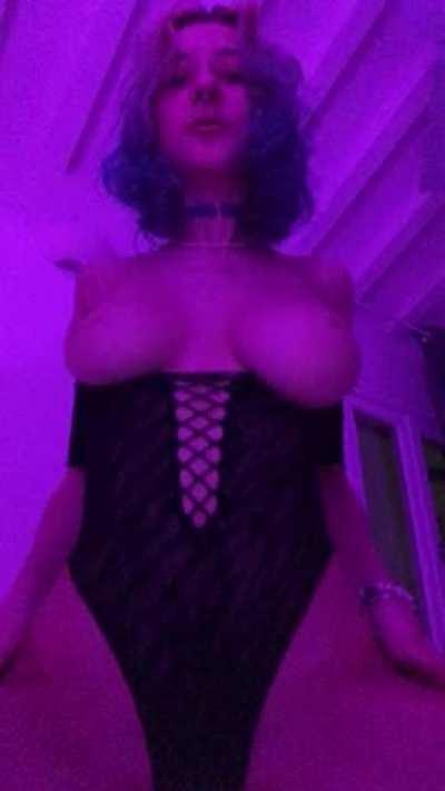 I'm good at riding and bouncing my titties