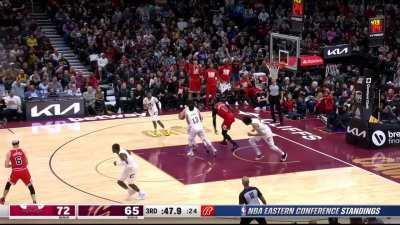 [Highlight] Andre Drummond with another Shaqtin entry. Drummond gets free from Allen but misses the wide-open dunk.