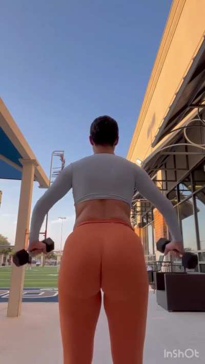 Dezi Stormz (@dezistormz)