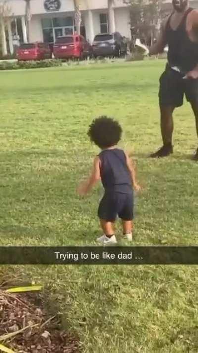 to copy his dad in Cartwheel🤸‍♂️