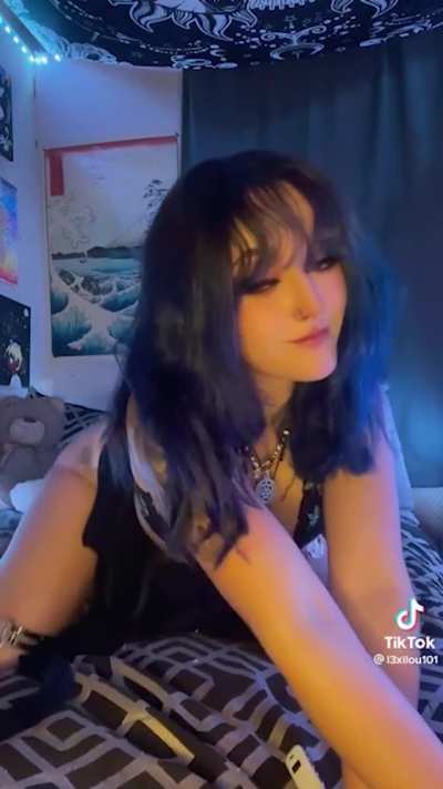 sexy goth hippy girl twerking