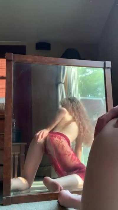 It may be lil but I love to shake it 🍑