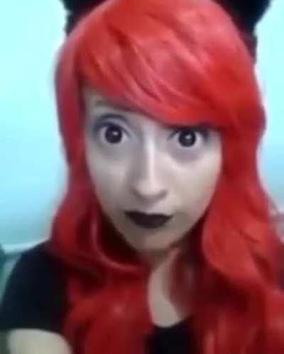 Alguém sabe de alguma arma potente o suficiente para destruir a raça humana? Acho que estamos precisando de uma agora