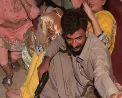 To show off their gun skills