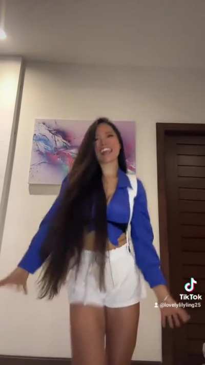 She can lead my charge 🥵