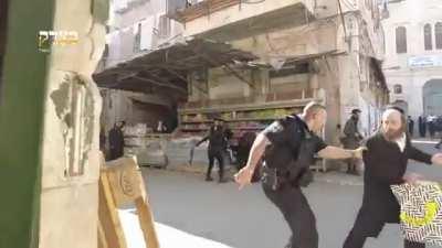 Anti Zionist Jews confronted by Israeli Police