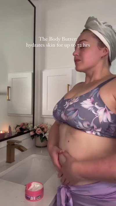 Iskra Lawrence supports National Infertility Awareness Week at Empire State Building 04-24-2024