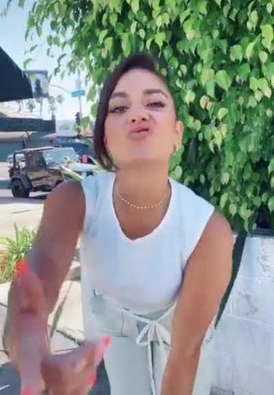 Vanessa Hudgens shaking that ass