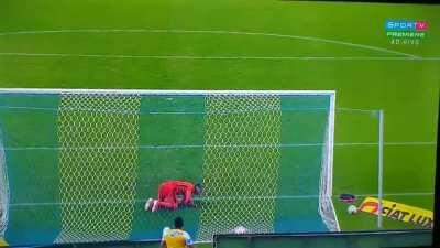 Golaço do Rafael Sóbis do meio de campo