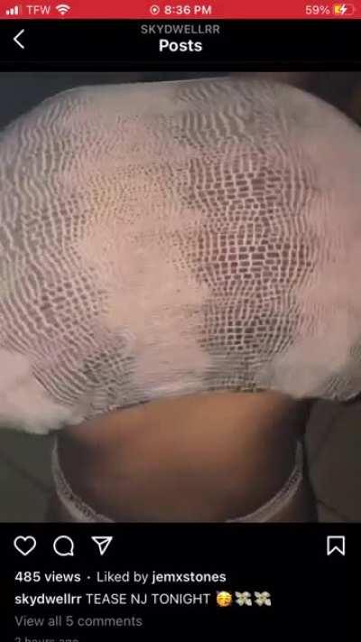 Imagine the backshots 😩😩