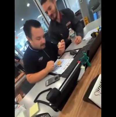 pikmin bug crawls inside PSU and explodes into a million pieces