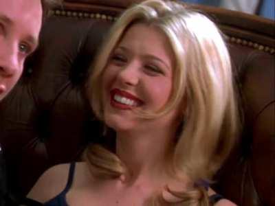 Tara Reid, low pigtails in Urban Legend