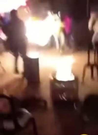 cuando la peda es en tu casa y ya te quiere s ir a dormir 🤣🤣