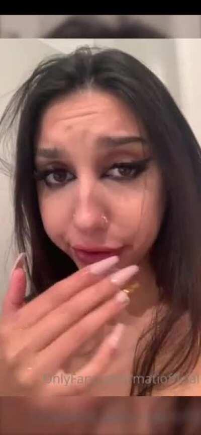 She needs to suck a dick fr