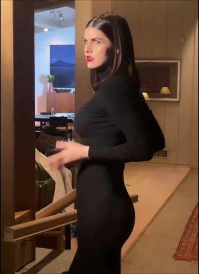Alexandra Daddario (IG)