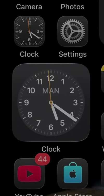 [iOS 26.1 PB3] In Low Power Mode, clock app's second hand does not dissapear