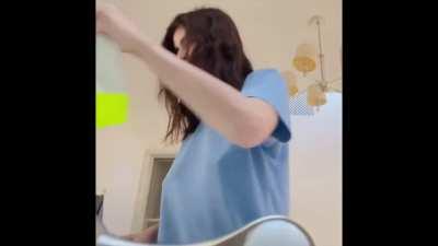 Alexandra Daddario pokies in YouTube video