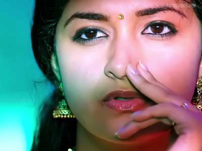 Fill comment section with fav Keerthi pics