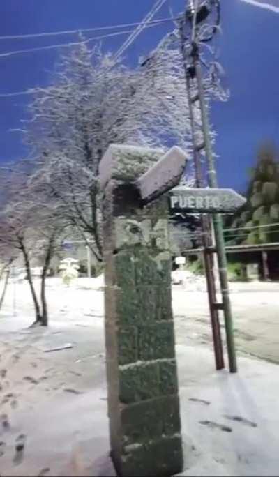 Villa la angostura en la Patagonia, 3 grados 8:30 am