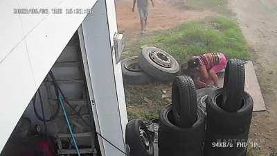 Mechanic experiences tire accident (June 6, 2023.)