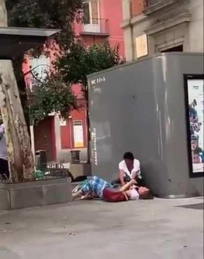 The entertainment is free.