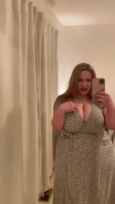 So. Fucking. Hot. How the hell does she just keep getting sexier?