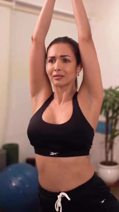Malaika Arora Hot Yoga 🥵👅💦